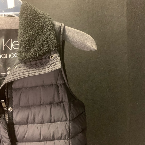 Calvin Klein Puffer Vest - Picture 5 of 10